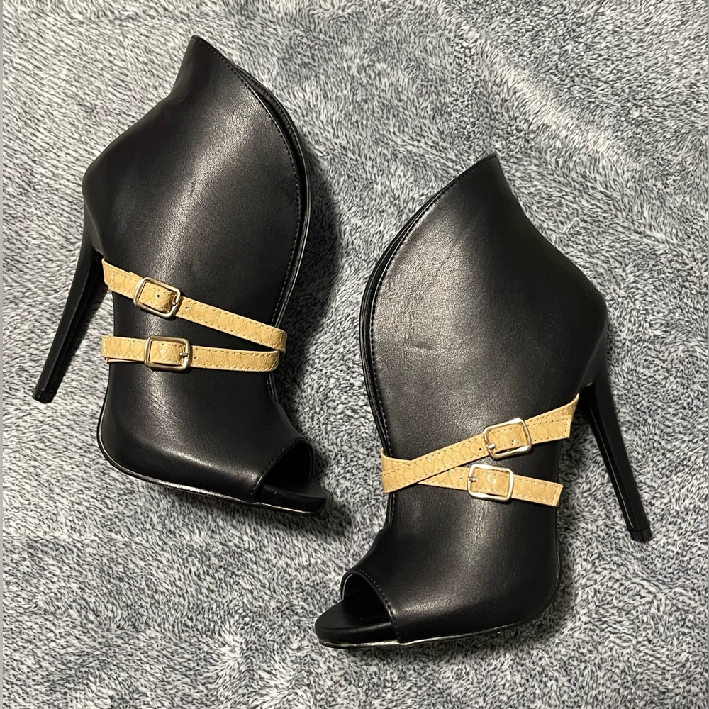 NWT JustFab Black Peep Toe Bootie Boots Heels
